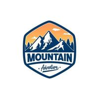 montañas. icono de la montaña. empresa de logotipos de montaña. ilustración de vector de logotipo de montaña para aventura al aire libre.