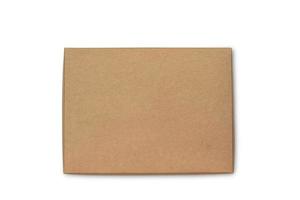vista superior del cartón aislado en un fondo blanco con trazado de recorte. caja de entrega de cartón marrón. foto