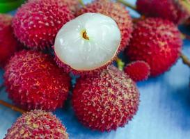 Peeled Amphawa Lychee has thorny, tight skin and pulp, can be eaten raw or cooked. photo