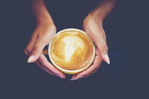 Hands and hot coffee to drink coffee every morning of coffee lovers. Morning coffee is served. Food and Drink Concepts photo