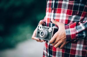 mano y cámara y viaje foto