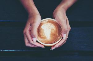 Hands and hot coffee to drink coffee every morning of coffee lovers. Morning coffee is served. Food and Drink Concepts photo