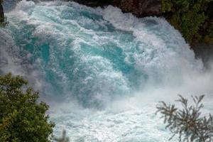 el torrente furioso que es huka cae en nueva zelanda foto