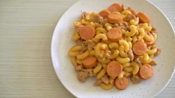 maccheroni con salsiccia e carne di maiale macinata video