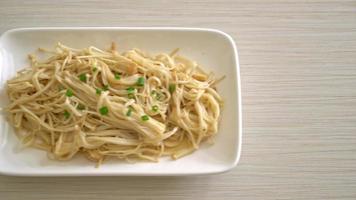 stir-fried golden needle mushroom with butter video