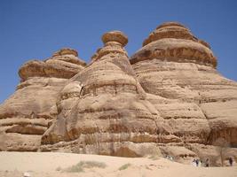 madain saleh - la ciudad silenciosa del desierto de arabia saudita foto