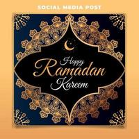 ramadan kareem publicación en redes sociales y venta de ofertas creativas vector