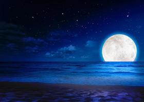 playa, mar y luna en el espacio azul. increíble vista del color azul en el cielo. cielo nocturno de fondo con estrellas, luna y playa de arena. la imagen de la luna de incomparable belleza. representación 3d