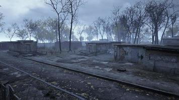 edificios viejos y abandonados en un pequeño pueblo foto