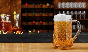 cerveza artesanal o de barril en un vaso transparente alto. con vapor frío, espuma de cerveza blanca colocada sobre un suelo de madera, detrás del fondo hay una botella de vino, whisky, brandy en el restaurante o bar. representación 3d foto