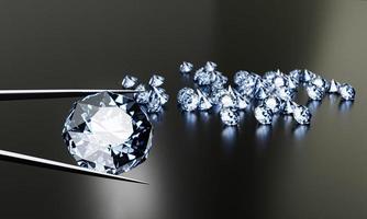 el diamante se sujeta con unos alicates. muchos diamantes colocados sobre la mesa como fondo. representación 3d foto
