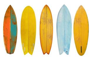colección de tablas de surf de tabla corta de madera vintage aisladas en blanco con trazado de recorte para objetos, estilos retro. foto