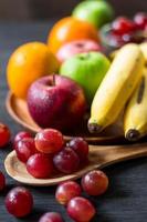 frutas frescas mixtas para una alimentación saludable y una dieta foto