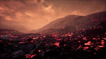 erupción volcánica activa y flujo de lava en el volcán foto