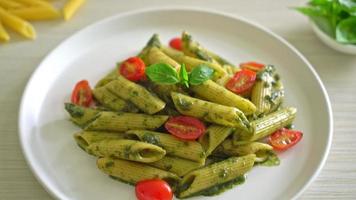penne pasta with pesto sauce and tomatoes - vegan and vegetarian food style video