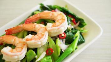 Spicy Chinese Kale Salad with Shrimp - Asian food style video