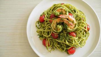 Spaghetti with prawns or shrimps in homemade pesto sauce - Healthy food style