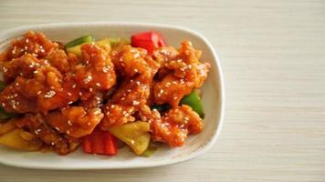 pollo fritto croccante con salsa agrodolce in stile coreano video