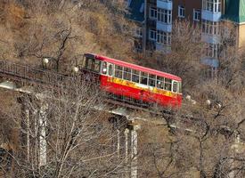 funicular utilizado para subir y bajar foto