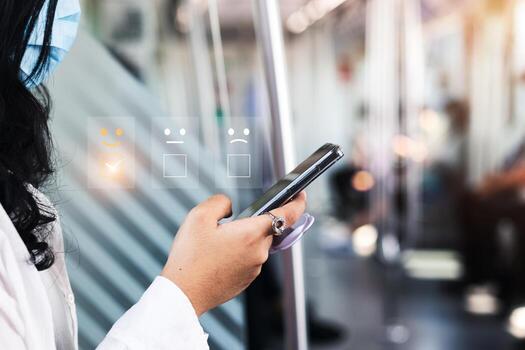 el usuario otorga una calificación a la experiencia del servicio en la aplicación en línea, el concepto de encuesta de retroalimentación de satisfacción de revisión del cliente, el cliente puede evaluar la calidad del servicio que conduce a la clasificación de reputación de la empresa. foto