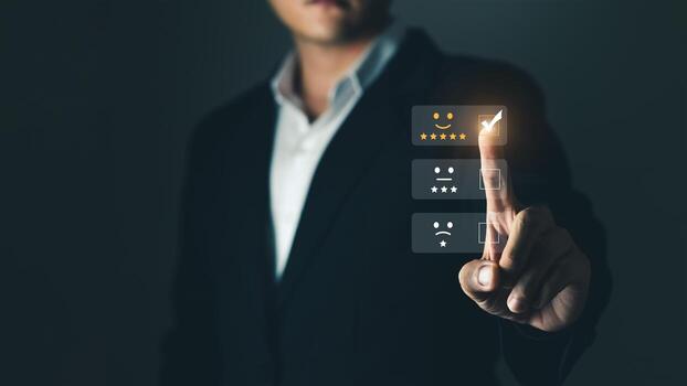 el usuario otorga una calificación a la experiencia del servicio en la aplicación en línea, el concepto de encuesta de retroalimentación de satisfacción de revisión del cliente, el cliente puede evaluar la calidad del servicio que conduce a la clasificación de reputación de la empresa. foto