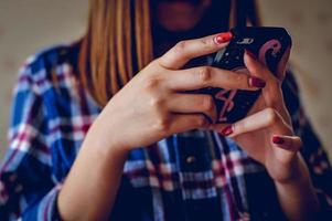 concepto de negocio de imágenes de mano y teléfono y trabajo en equipo con espacio de copia foto