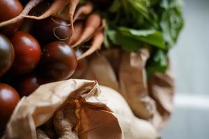 fotos de verduras orgánicas naturales fuera de foco, mercado de Marche.