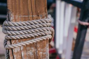 Posts rope around photo