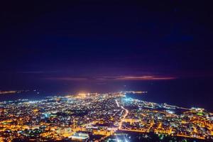 ciudad en la noche foto