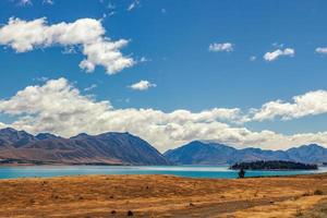 vista panorámica del colorido lago tekapo foto