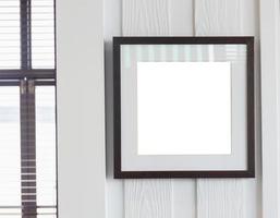 marcos de fotos en blanco en la pared para su diseño