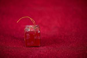 Red background image and gift box Valentine's Day concept photo