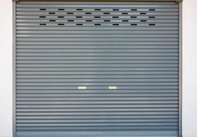 puerta de persiana de acero enrollable foto
