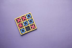 juego de mesa de ocio de interacción infantil en amarillo foto