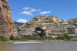 la belleza escénica de colorado. hermosos paisajes dramáticos en el monumento nacional de los dinosaurios, colorado foto