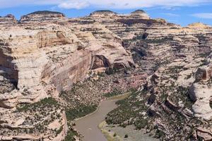 la belleza escénica de colorado. hermosos paisajes dramáticos en el monumento nacional de los dinosaurios, colorado foto