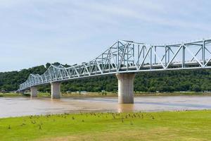 puente milton-madison en el río ohio entre kentucky e indiana foto