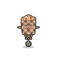 el lindo personaje de muffin está montando una bicicleta de circo vector