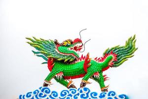 colorido unicornio con cabeza de dragón chino foto