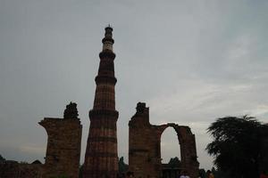 vista de qutub minar- qutab minar road, delhi image -travel image foto