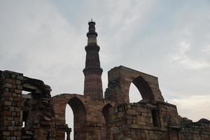 vista de qutub minar-qutab minar road, imagen de delhi foto