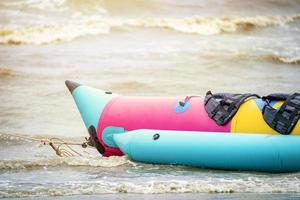 banana boat en la playa, provincia de chonburi, tailandia foto