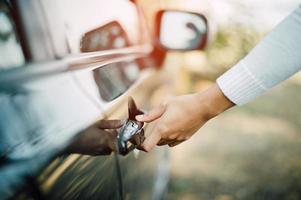 Hand and car doors, opening doors, concept cars, driving safely photo