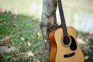 guitarra acústica, un instrumento de muy buen sonido concepto de instrumento musical foto