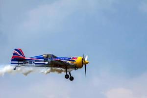 biggin hill, kent, reino unido, 2009. matador sukhoi su26 exhibición aérea en biggin hill airshow foto