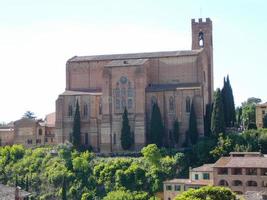 iglesia de san domenico en siena foto