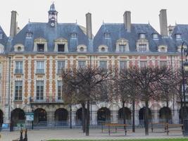 Place des Vosges Paris photo