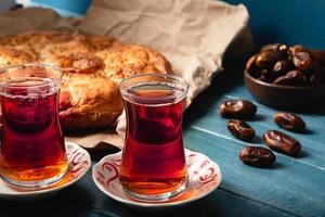 concepto ritual ramazán turco con alimentos especiales foto