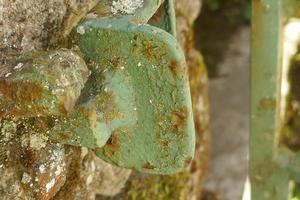 detalles de una puerta verde oxidada foto