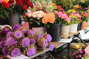 flores en el mercado foto